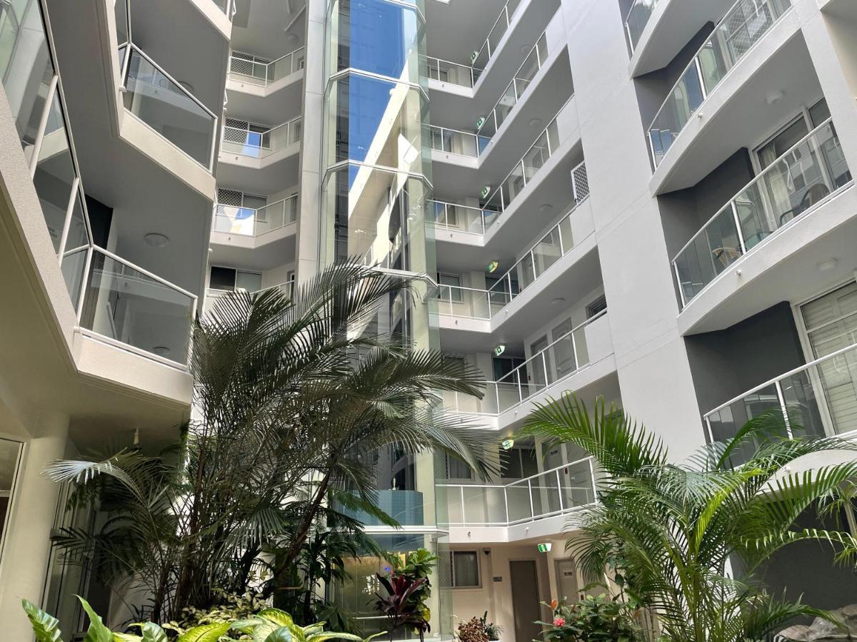 גולד קוסט The Atrium Resort מראה חיצוני תמונה